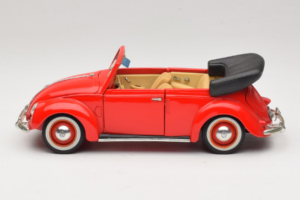 Volkswagen Beetle Kabriolet Czerwony Maisto 1:18 56010 Metal — zdjęcie 4 z 8