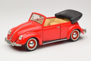 Volkswagen Beetle Kabriolet Czerwony Maisto 1:18 56010 Metal