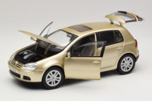 Volkswagen Golf Mk5 Light Bronze Metallic Bburago 1:18 09930201W Metal — zdjęcie 2 z 8