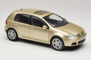 Volkswagen Golf Mk5 Light Bronze Metallic Bburago 1:18 09930201W Metal — zdjęcie 6 z 8