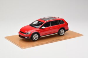 Volkswagen Golf Mk7 Alltrack Tornado Red DNA 1:18 DNA000035 Żywica