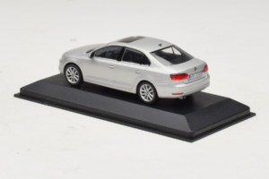 Volkswagen Jetta Mk6 Srebrny Minichamps 1:43 JETTA002 Metal — zdjęcie 3 z 4