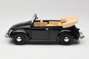 Volkswagen Garbus Kabriolet Czarny Maisto 1:18 37800-M6 Metal — zdjęcie 4 z 8