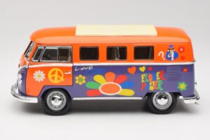 Volkswagen Microbus T1 Flower Power Road Signature 1:18 92329 Metal — zdjęcie 4 z 8