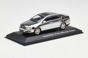 Volkswagen Passat B6 Chrome Silver 10 Years Volkswagen Magazine Minichamps 1:43 PASSAT004 Metal — zdjęcie 2 z 4