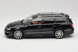 Volkswagen Passat B6 R36 Variant Czarny NZG 1:18 KF044-4A Metal — zdjęcie 4 z 8