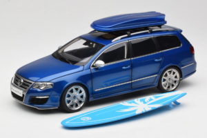 Volkswagen Passat B6 R36 Variant Niebieski NZG 1:18 KF044 Metal