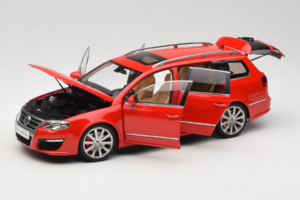 Volkswagen Passat B6 R36 Variant Czerwony NZG 1:18 KF044-5 Metal — zdjęcie 2 z 8