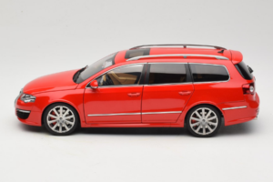 Volkswagen Passat B6 R36 Variant Czerwony NZG 1:18 KF044-5 Metal — zdjęcie 4 z 8