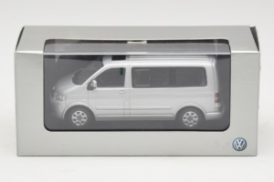 Volkswagen T5 Bus Srebrny Minichamps 1:43 T5003 Metal — zdjęcie 4 z 4