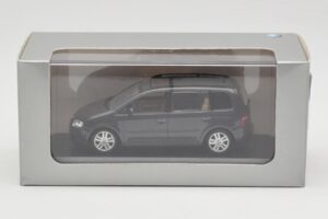 Volkswagen Touran 1T Ciemnozielony Minichamps 1:43 400052101 Metal — zdjęcie 4 z 4