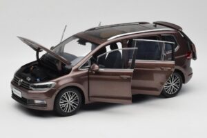 Volkswagen Touran 5T Brązowy Paudi Model 1:18 ZVE000003BRA Metal — zdjęcie 2 z 8