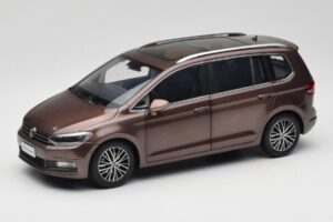Volkswagen Touran 5T Brązowy Paudi Model 1:18 ZVE000003BRA Metal