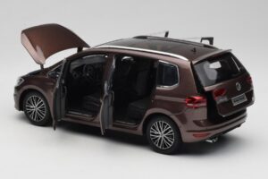 Volkswagen Touran 5T Brązowy Paudi Model 1:18 ZVE000003BRA Metal — zdjęcie 5 z 8