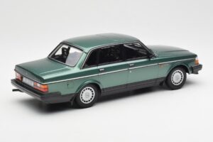 Volvo 240 GL Zielony Metalik Minichamps 1:18 155171400 Metal — zdjęcie 2 z 6