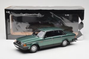 Volvo 240 GL Zielony Metalik Minichamps 1:18 155171400 Metal — zdjęcie 6 z 6