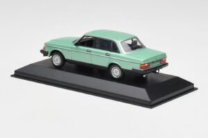 Volvo 240 GL Zielony Metalik Minichamps 1:43 400171402 Metal — zdjęcie 3 z 4