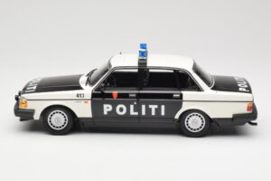 Volvo 240 GL Politi Norway Czarny Minichamps 1:18 155171496 Metal — zdjęcie 3 z 6