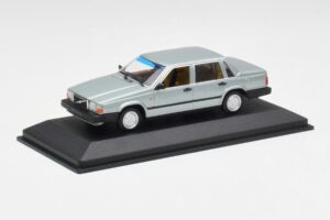 Volvo 240 GL Srebrny Metalik Minichamps 1:43 940171402 Metal — zdjęcie 2 z 4