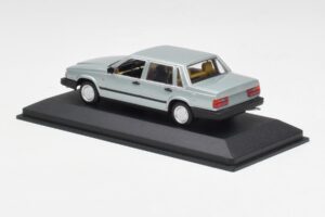 Volvo 240 GL Srebrny Metalik Minichamps 1:43 940171402 Metal — zdjęcie 3 z 4