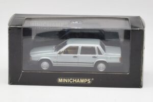 Volvo 240 GL Srebrny Metalik Minichamps 1:43 940171402 Metal — zdjęcie 4 z 4