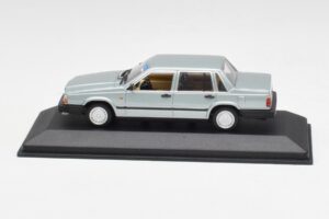 Volvo 240 GL Srebrny Metalik Minichamps 1:43 940171402 Metal