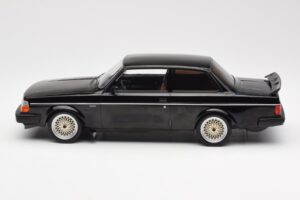 Volvo 240 Turbo Czarny Custom IXO 1:18 18CMC178 Metal — zdjęcie 3 z 6