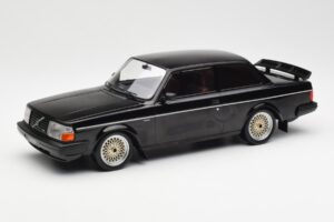 Volvo 240 Turbo Czarny Custom IXO 1:18 18CMC178 Metal