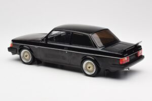 Volvo 240 Turbo Czarny Custom IXO 1:18 18CMC178 Metal — zdjęcie 5 z 6