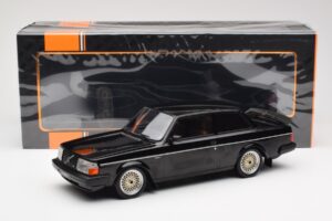 Volvo 240 Turbo Czarny Custom IXO 1:18 18CMC178 Metal — zdjęcie 6 z 6