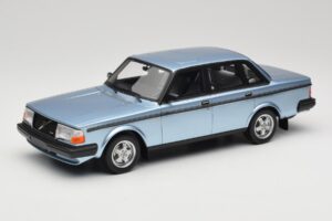 Volvo 244 Turbo Jasnoniebieski DNA 1:18 DNA000135 Metal