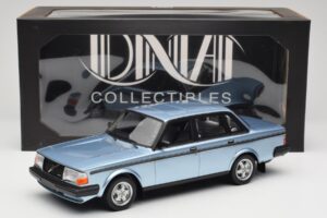 Volvo 244 Turbo Jasnoniebieski DNA 1:18 DNA000135 Metal — zdjęcie 6 z 6