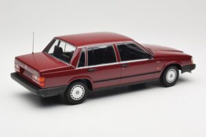 Volvo 740 GL Czerwony Minichamps 1:18 155171704 Metal — zdjęcie 2 z 6