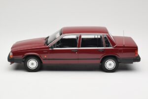 Volvo 740 GL Czerwony Minichamps 1:18 155171704 Metal — zdjęcie 3 z 6