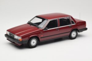 Volvo 740 GL Czerwony Minichamps 1:18 155171704 Metal