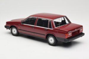 Volvo 740 GL Czerwony Minichamps 1:18 155171704 Metal — zdjęcie 5 z 6