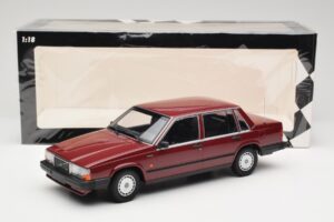 Volvo 740 GL Czerwony Minichamps 1:18 155171704 Metal — zdjęcie 6 z 6