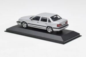 Volvo 850 Srebrny Minichamps 1:43 430171402 Metal — zdjęcie 3 z 4