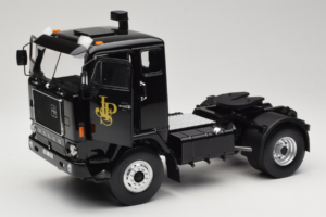 Volvo F88 John Player Special Black MCG 1:18 MCG18217 Metal — zdjęcie 2 z 8