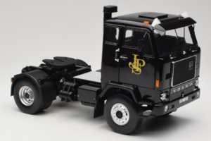 Volvo F88 John Player Special Black MCG 1:18 MCG18217 Metal — zdjęcie 6 z 8