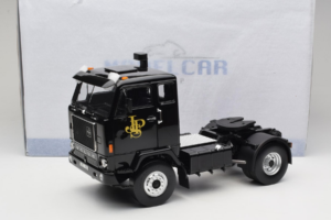 Volvo F88 John Player Special Black MCG 1:18 MCG18217 Metal — zdjęcie 8 z 8