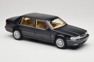 Volvo S90 Royal Blue DNA 1:18 DNA000088 Metal — zdjęcie 4 z 6