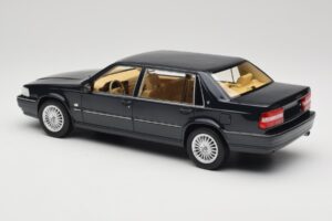Volvo S90 Royal Blue DNA 1:18 DNA000088 Metal — zdjęcie 5 z 6