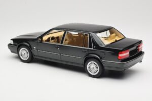 Volvo S90 Royal Green DNA 1:18 DNA000090 Metal — zdjęcie 5 z 6