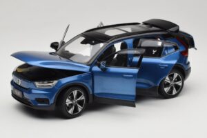 Volvo XC40 Recharge Niebieski Metalik Paudi Model 1:18 2562373 Metal — zdjęcie 2 z 8