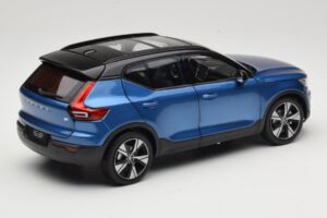 Volvo XC40 Recharge Niebieski Metalik Paudi Model 1:18 2562373 Metal — zdjęcie 3 z 8