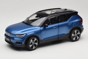 Volvo XC40 Recharge Niebieski Metalik Paudi Model 1:18 2562373 Metal