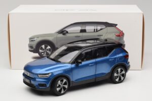 Volvo XC40 Recharge Niebieski Metalik Paudi Model 1:18 2562373 Metal — zdjęcie 8 z 8