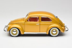 Volkswagen Beetle Złoty Bburago 1:18 3361 Metal — zdjęcie 4 z 8