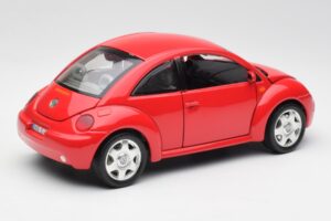 Volkswagen New Beetle Czerwony Bburago 1:18 8185108 Metal — zdjęcie 3 z 8